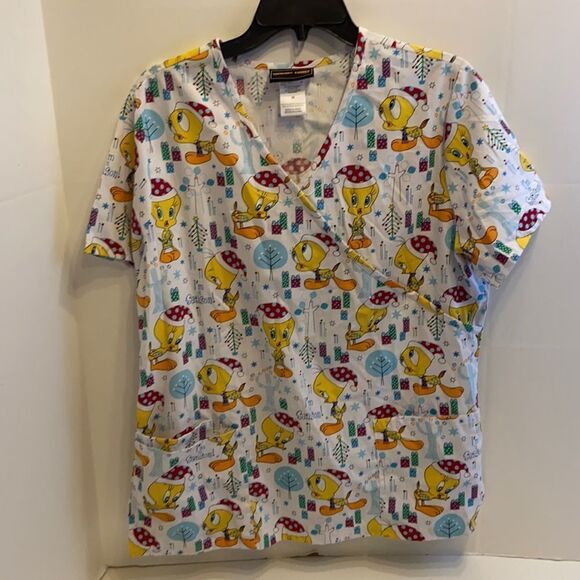 Looney tunes scrub top medium tweety Christmas I’m in season - Picture 1 of 5